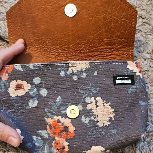 R. Riveter Brown and Blue Floral Patton Crossbody - Picture 4 of 7